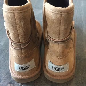 Girls ugg boots size 10
